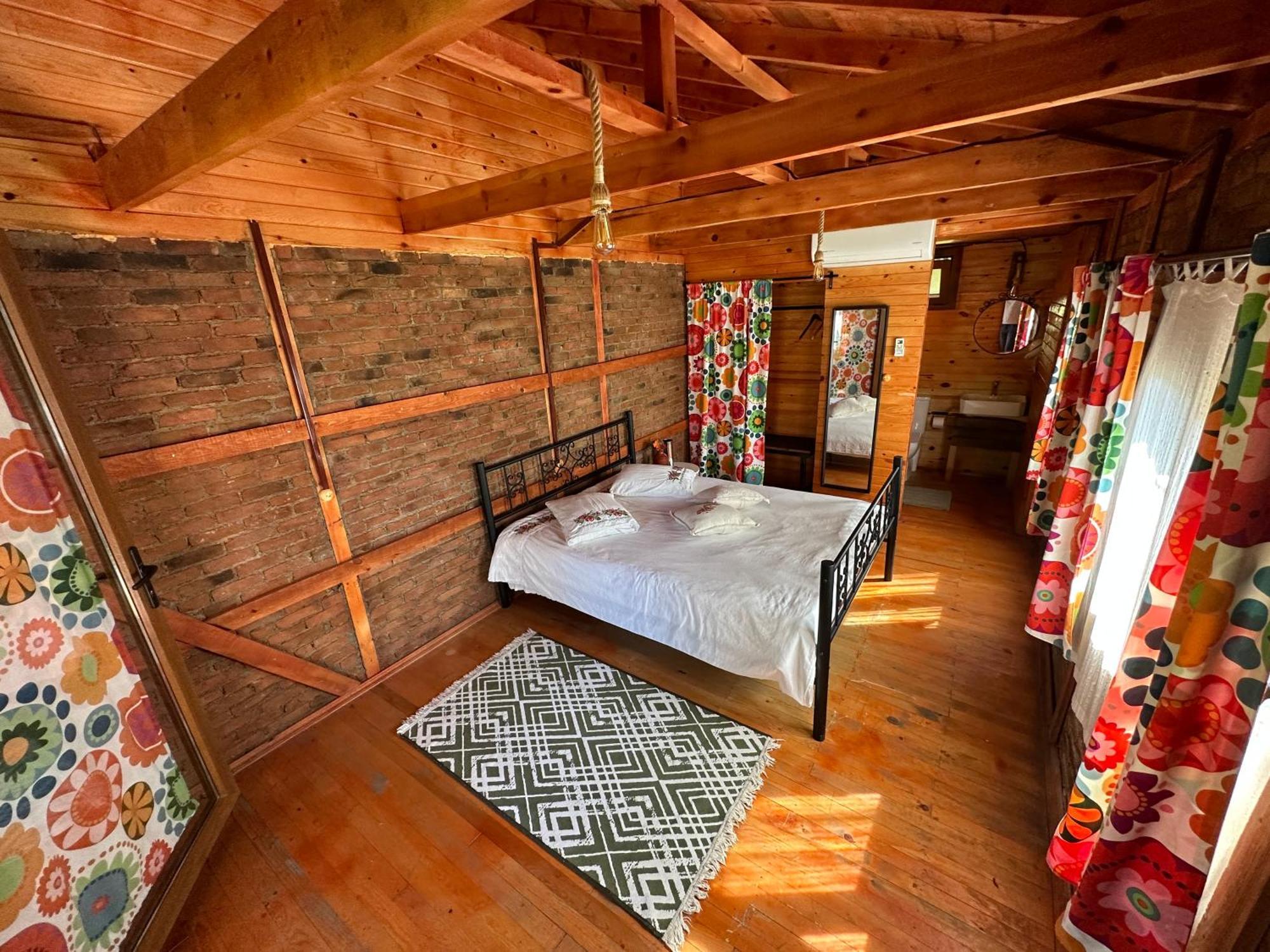 Otantik Tas Ev Bed & Breakfast Даламан Екстериор снимка