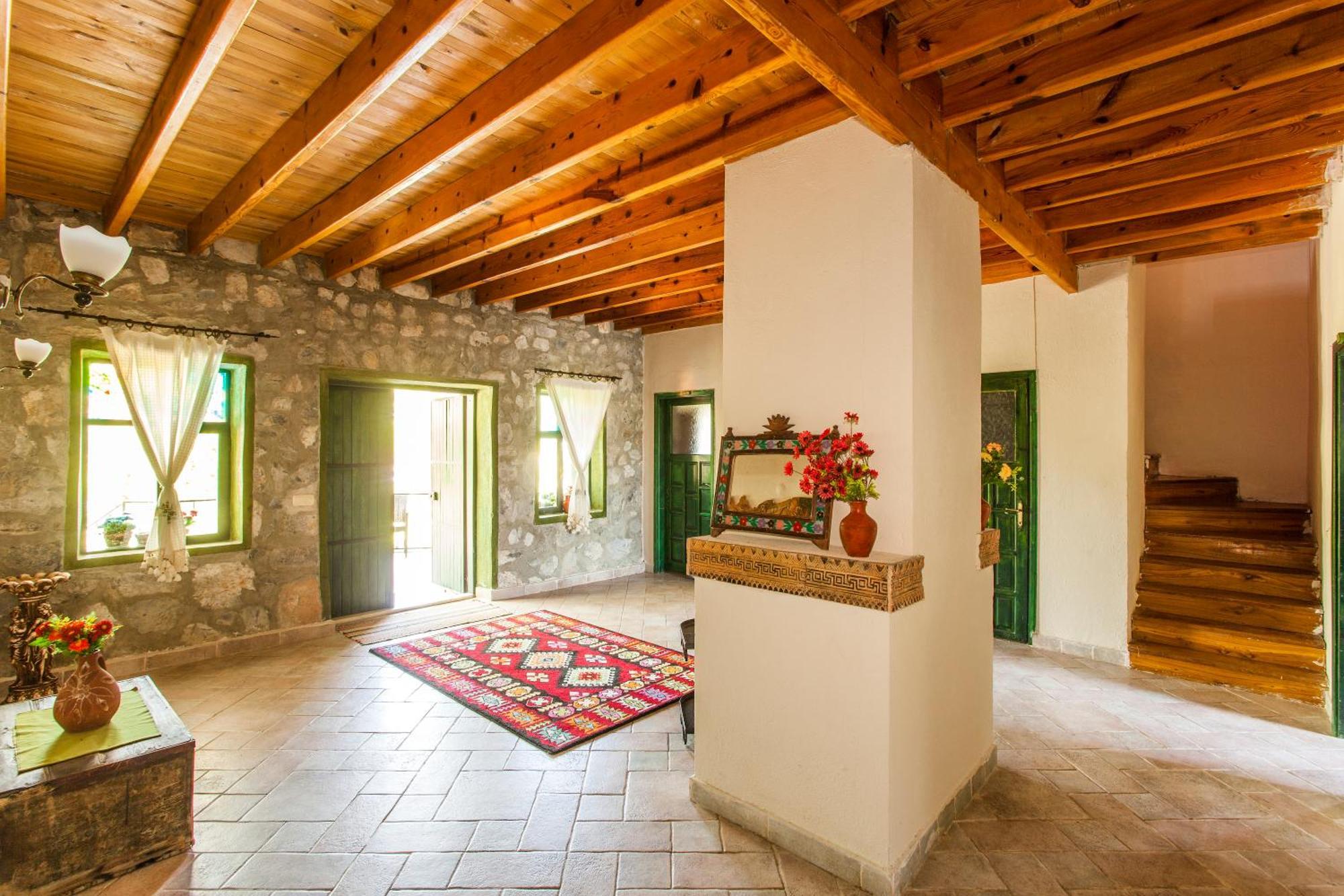 Otantik Tas Ev Bed & Breakfast Даламан Екстериор снимка