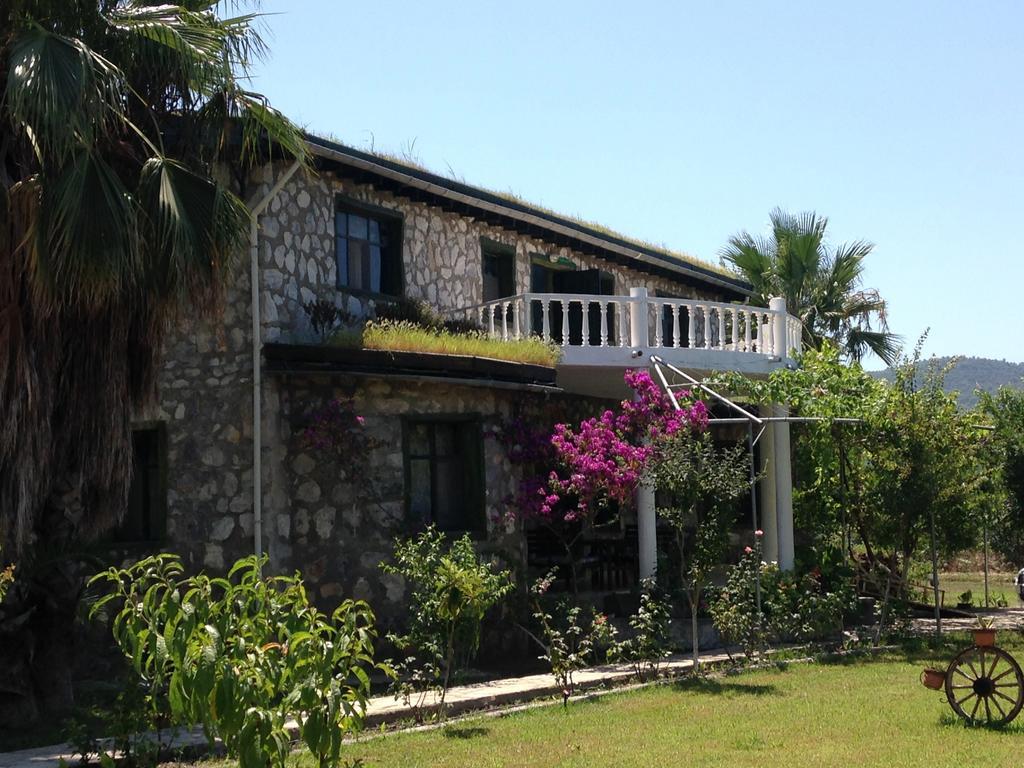 Otantik Tas Ev Bed & Breakfast Даламан Екстериор снимка