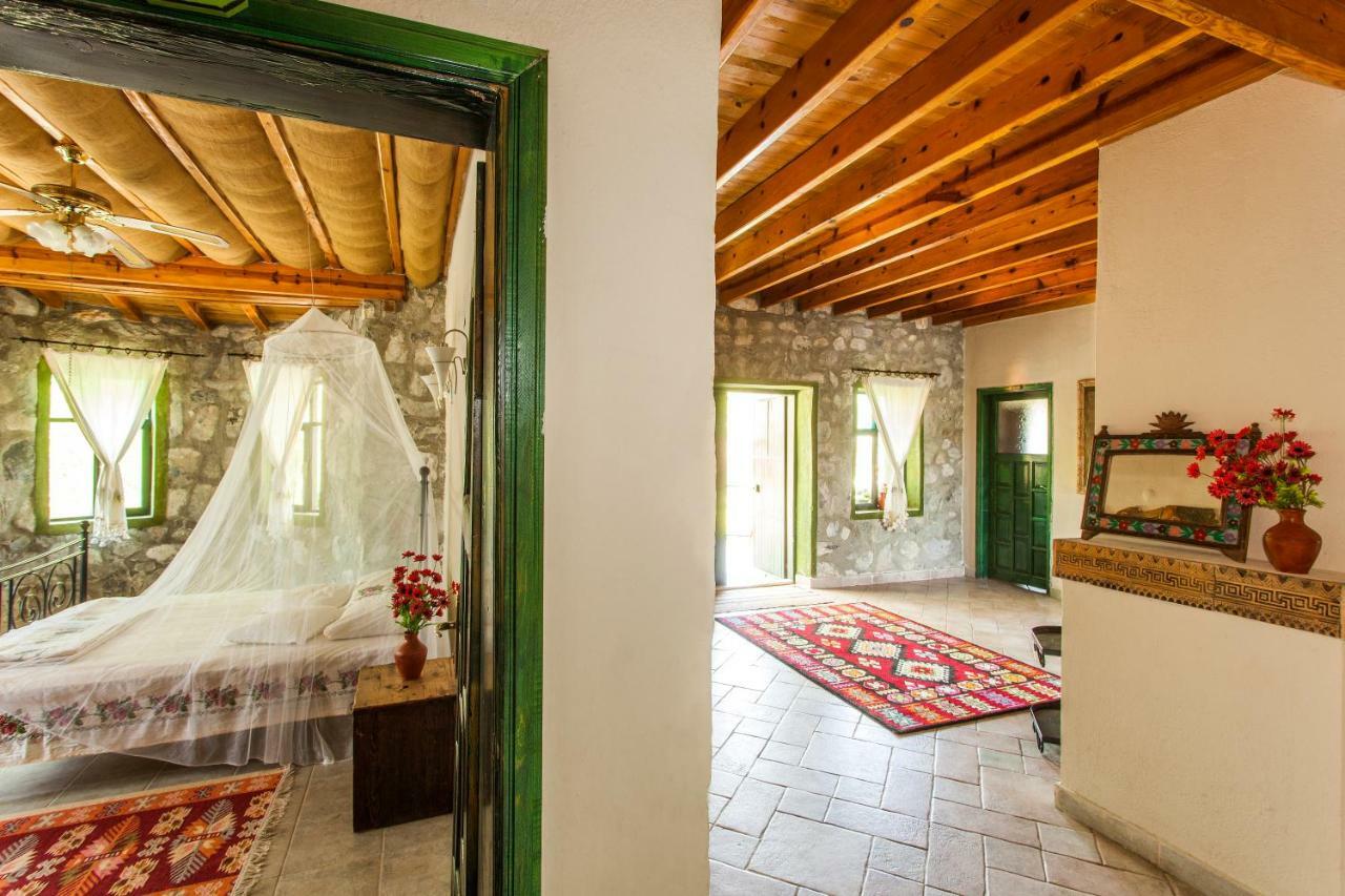 Otantik Tas Ev Bed & Breakfast Даламан Екстериор снимка