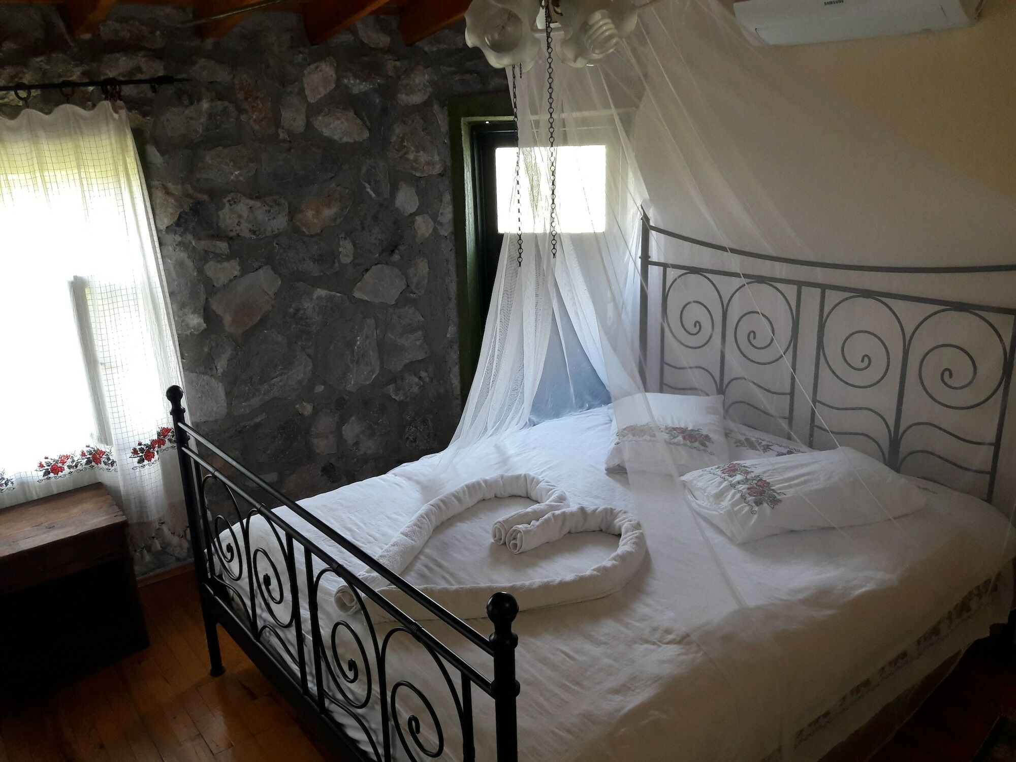 Otantik Tas Ev Bed & Breakfast Даламан Екстериор снимка